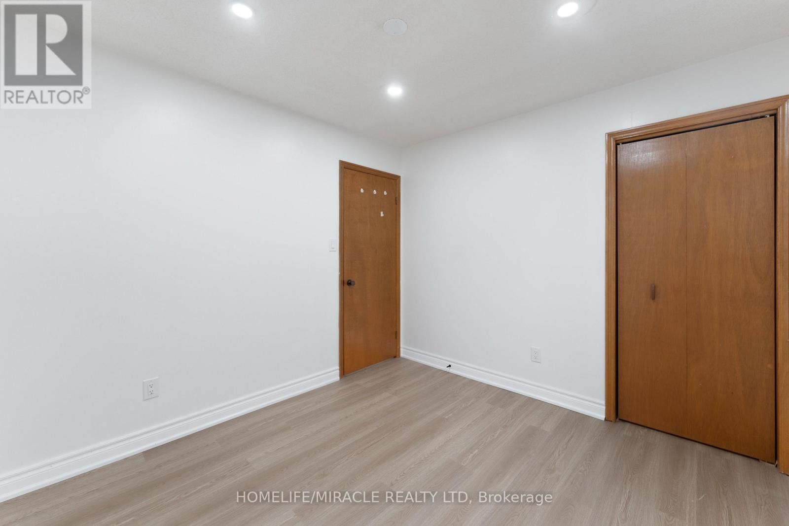 4 GREENDOWNS DRIVE Image 25