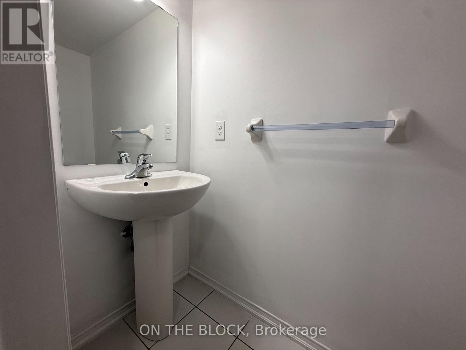 2530 ROSEDROP PATH Image 18