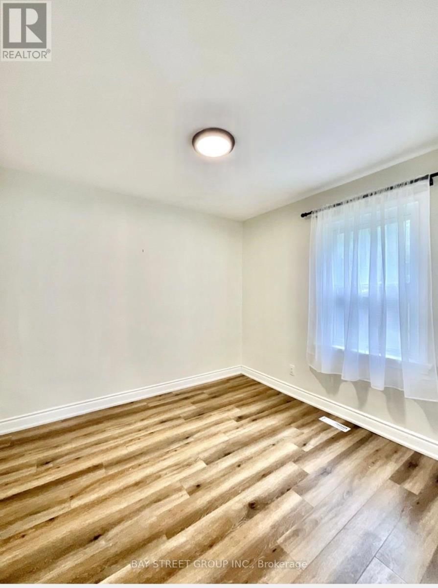 Main Floor - 37 BAYARD AVENUE Image 12