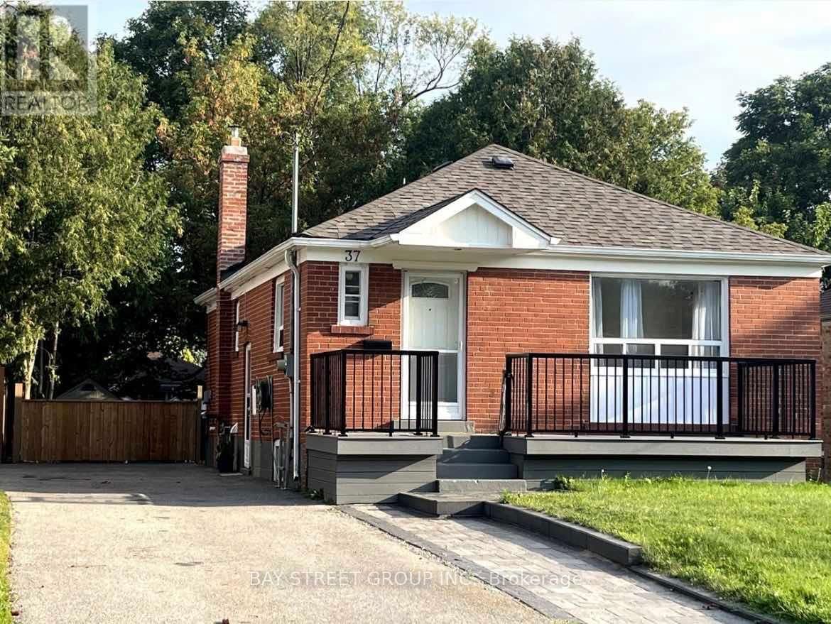 Main Floor - 37 BAYARD AVENUE Image 3