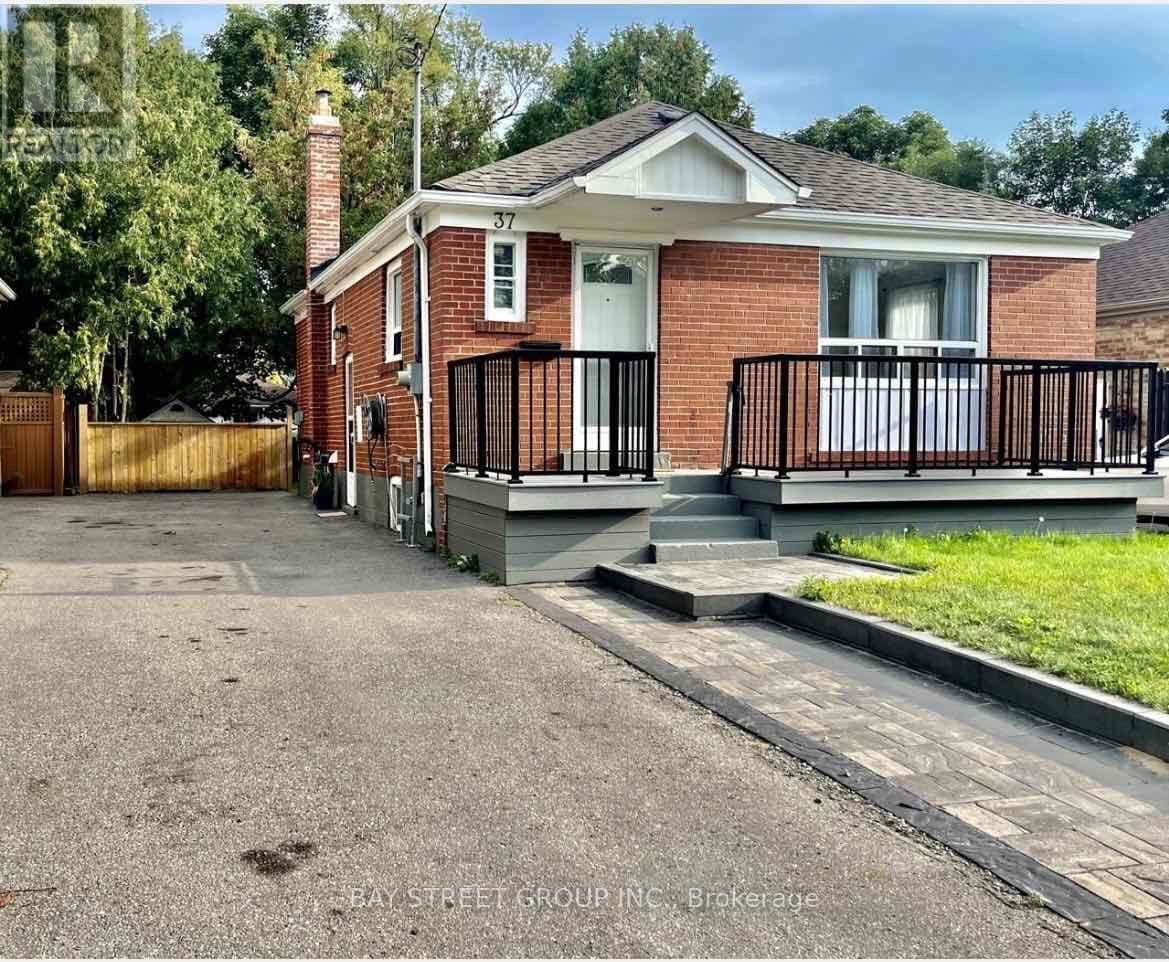 Main Floor - 37 BAYARD AVENUE Image 4