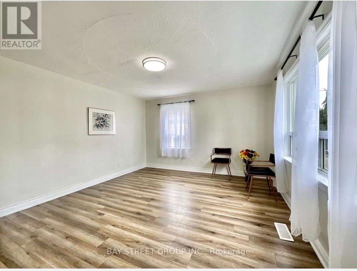 Main Floor - 37 BAYARD AVENUE Image 8