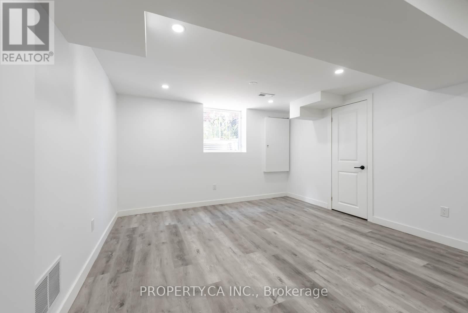 Bsmnt A - 15 RIANT STREET Image 11