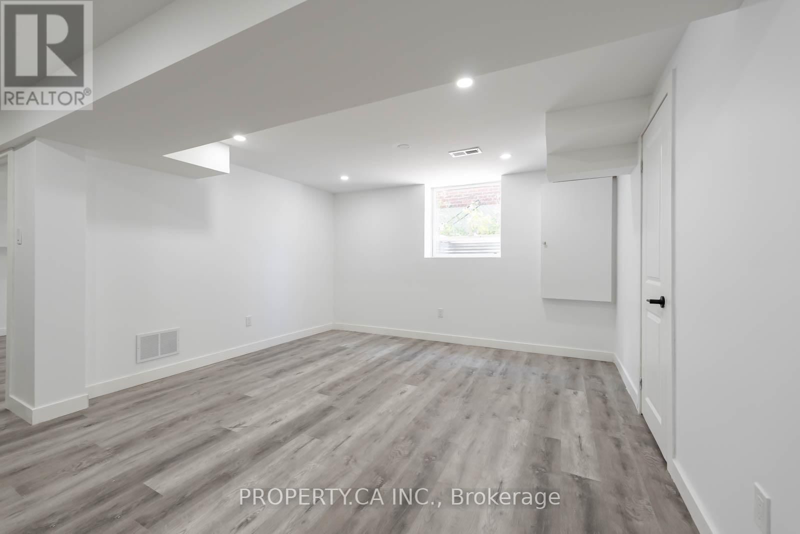 Bsmnt A - 15 RIANT STREET Image 12