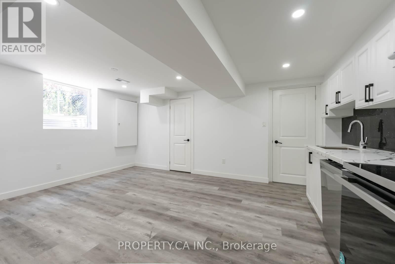 Bsmnt A - 15 RIANT STREET Image 13