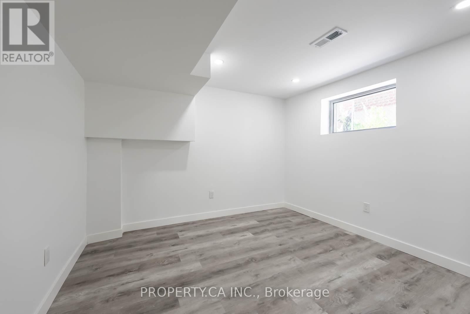 Bsmnt A - 15 RIANT STREET Image 14