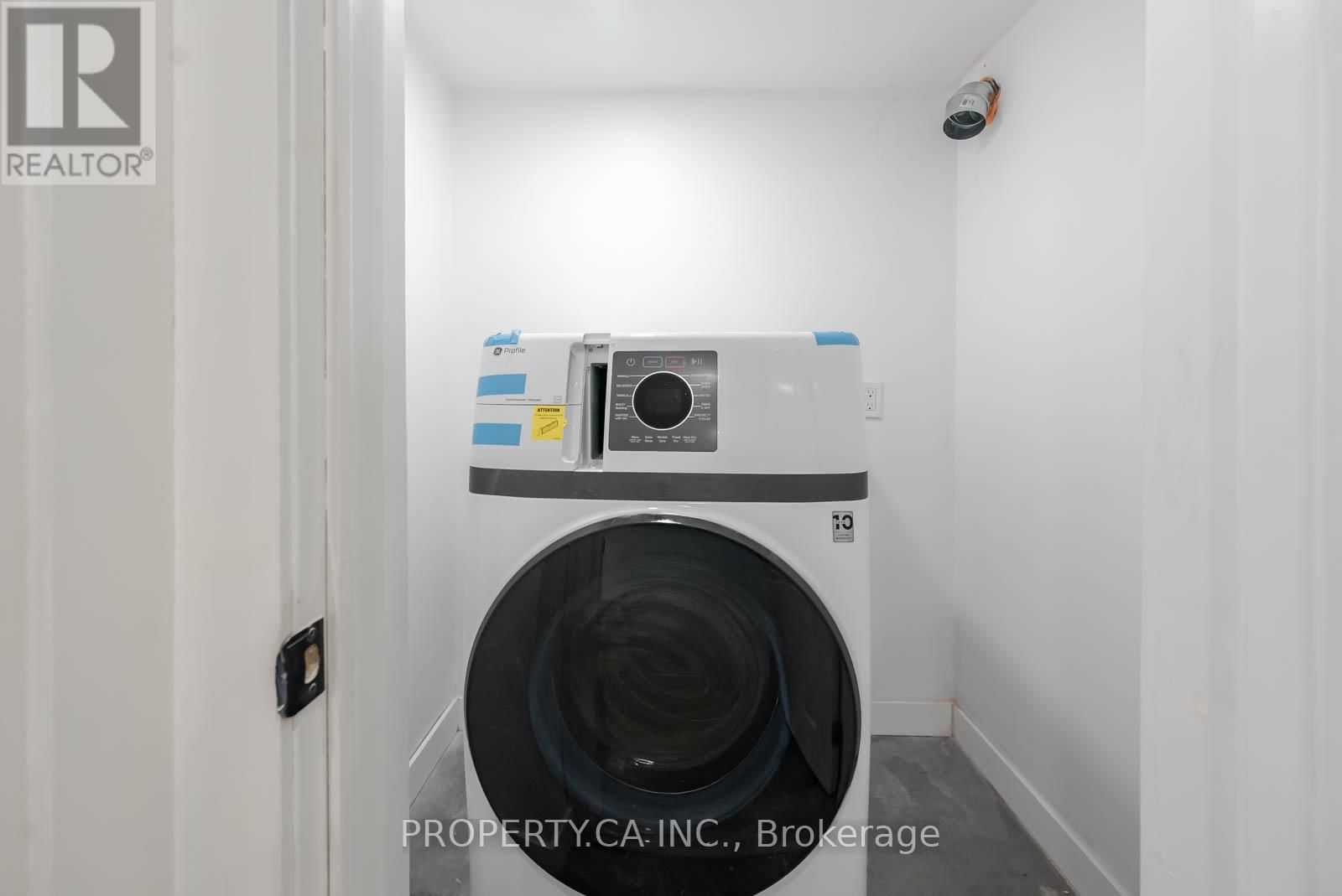 Bsmnt A - 15 RIANT STREET Image 16