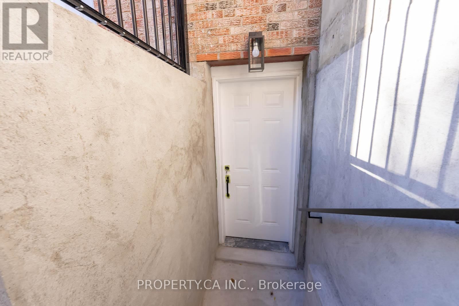 Bsmnt A - 15 RIANT STREET Image 7