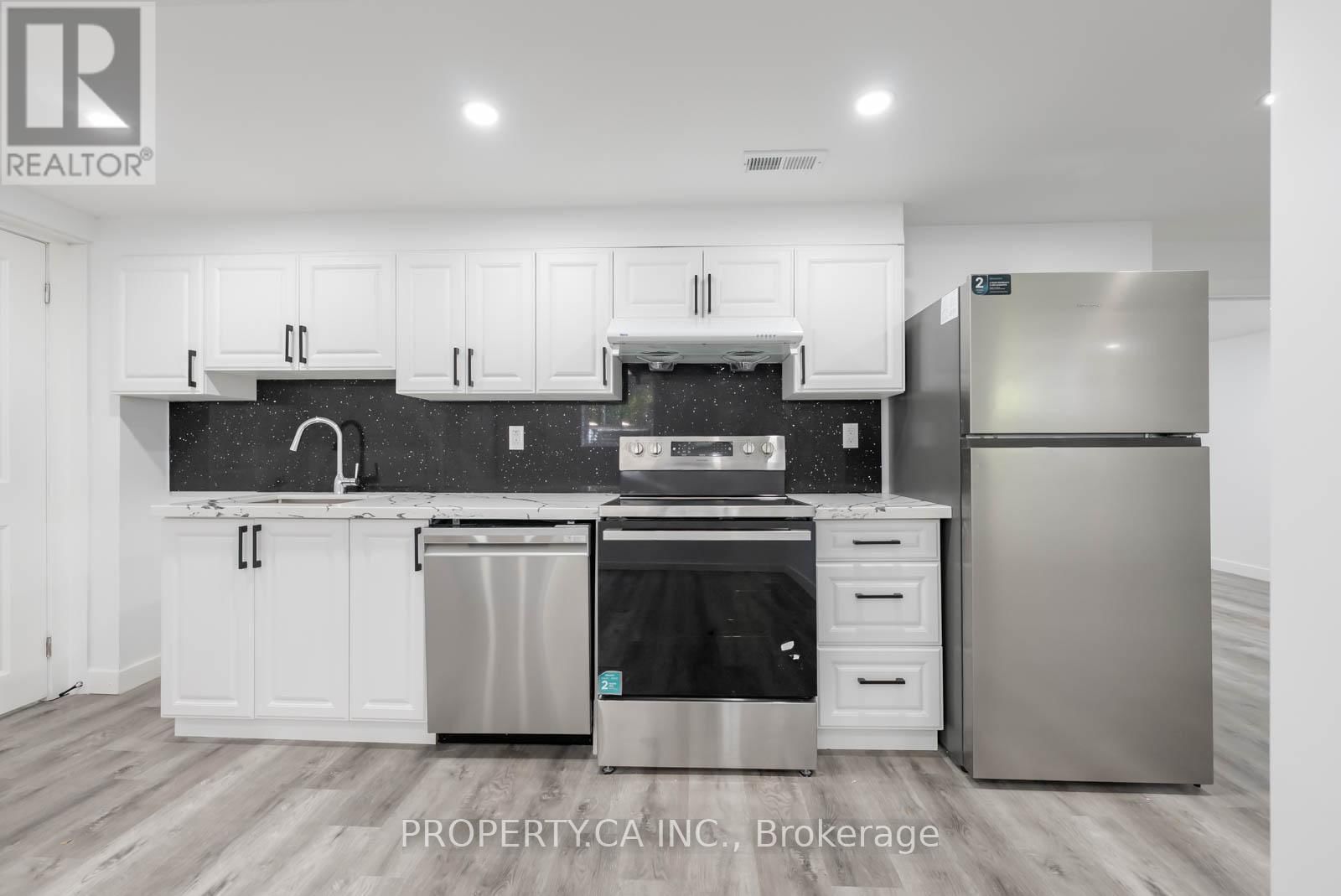 Bsmnt A - 15 RIANT STREET Image 9