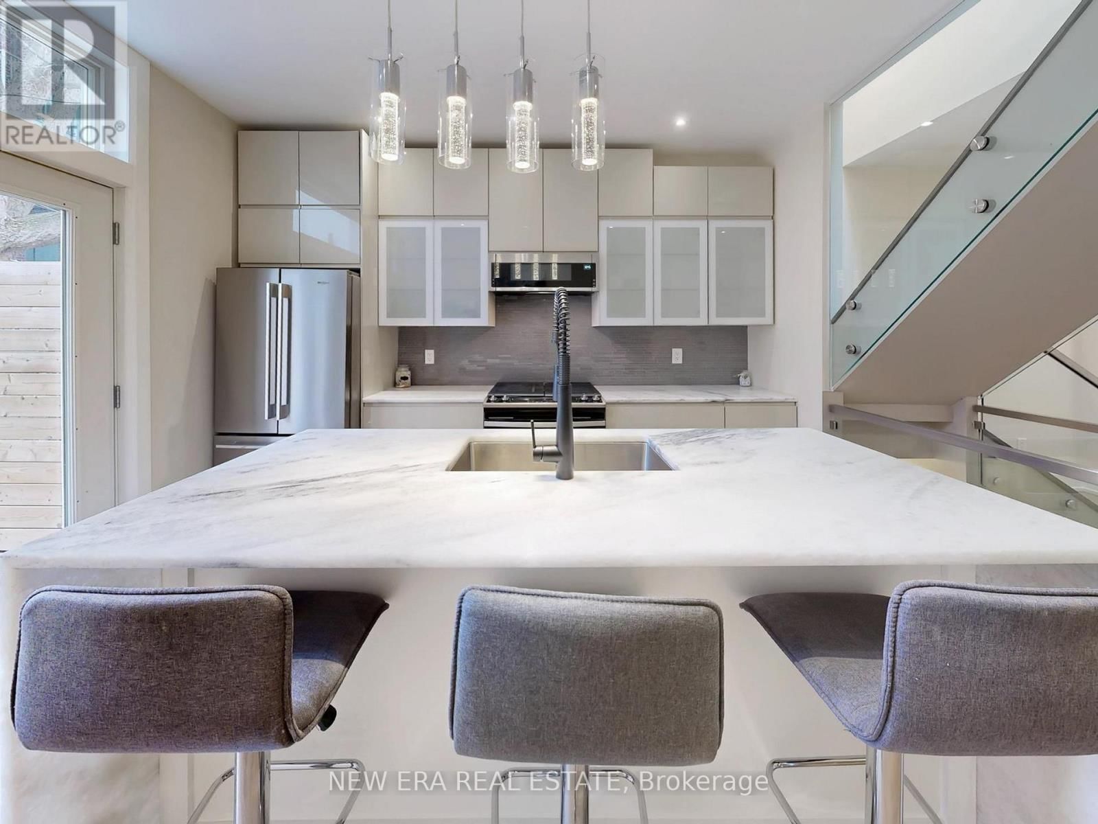 75 LAING STREET Image 10