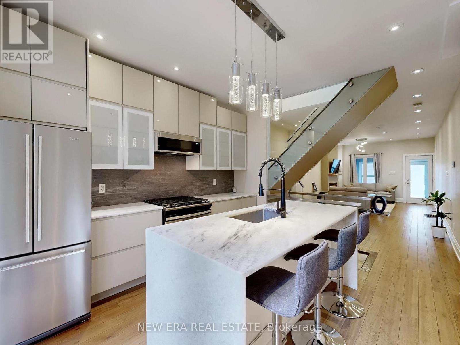 75 LAING STREET Image 11