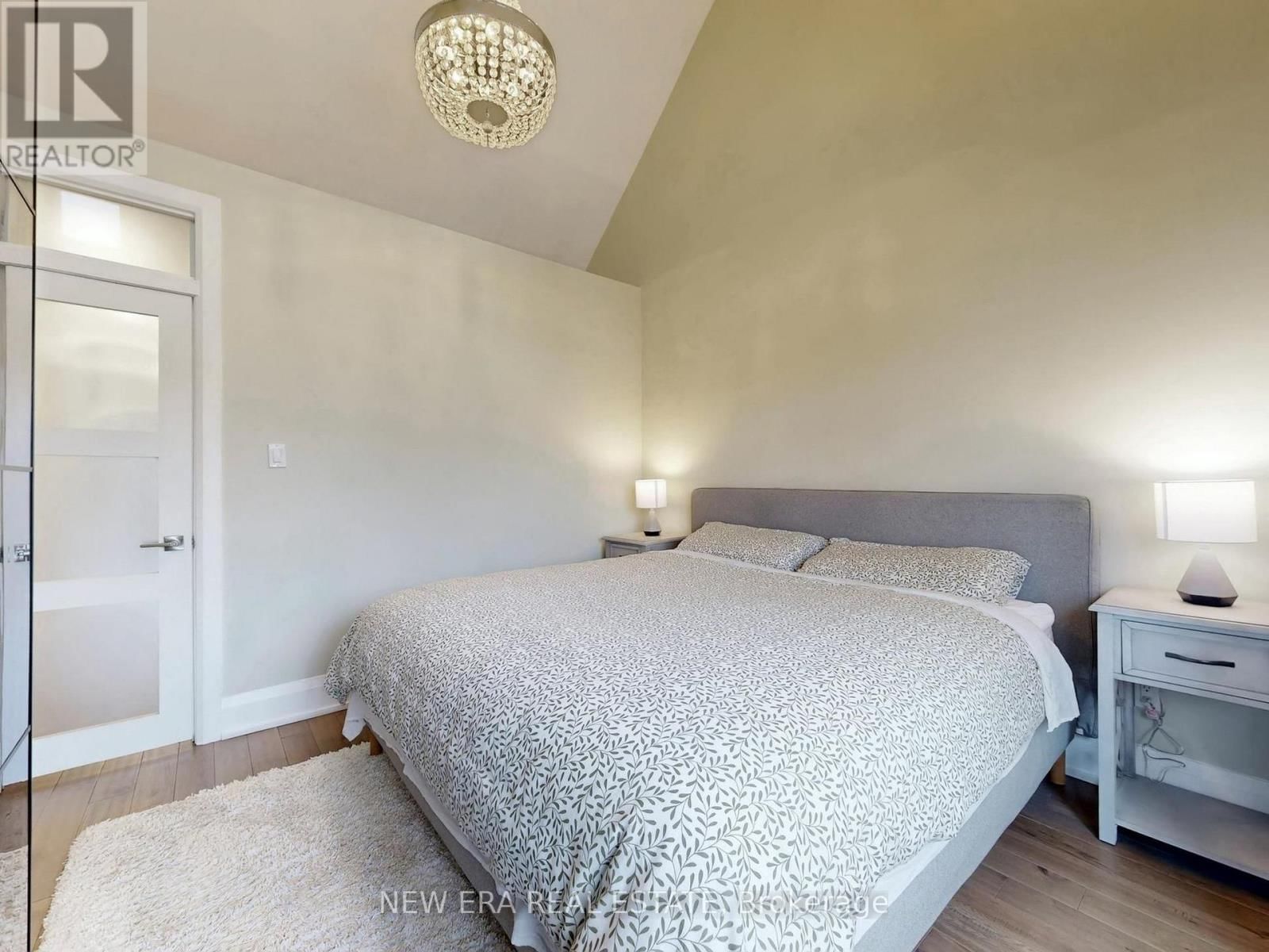 75 LAING STREET Image 19