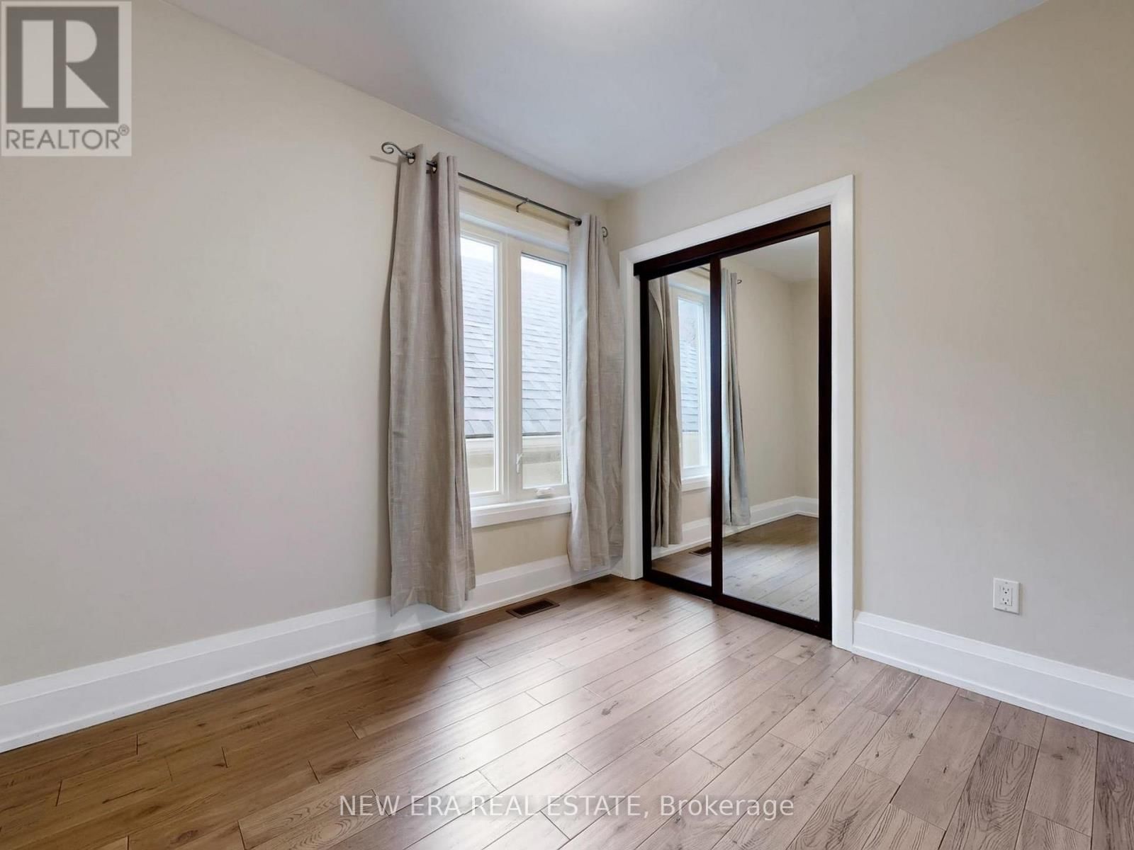 75 LAING STREET Image 20