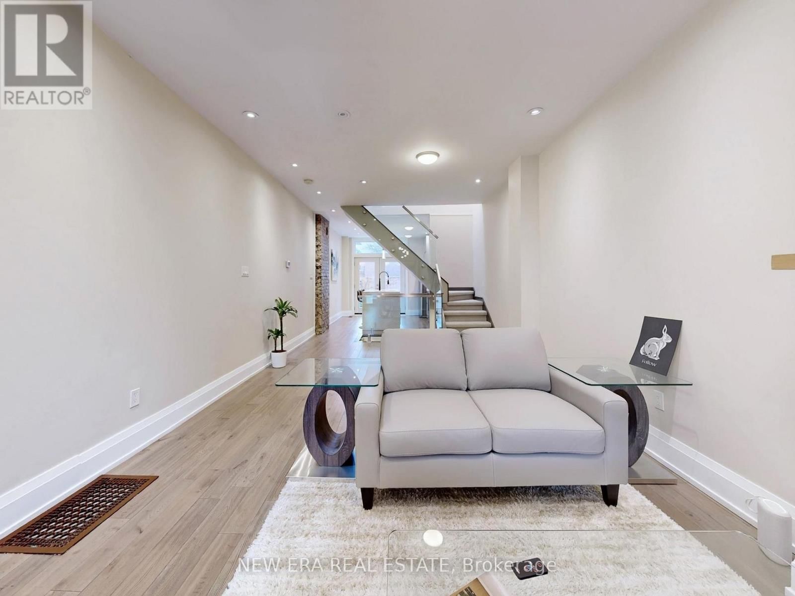 75 LAING STREET Image 6