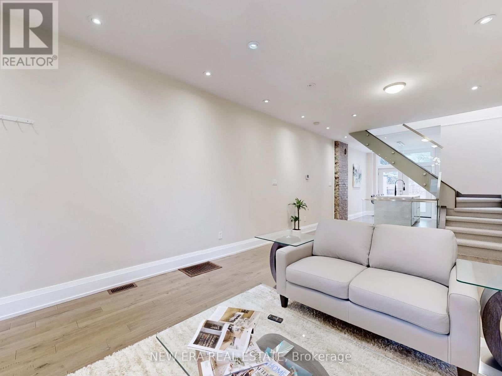 75 LAING STREET Image 7