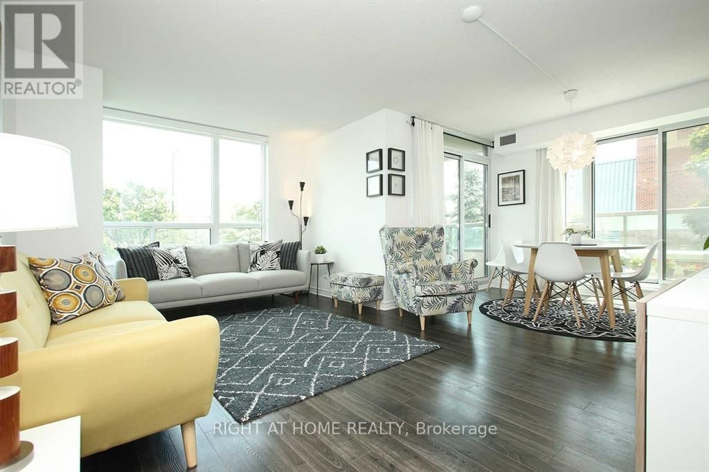 210 - 68 GRANGEWAY AVENUE Image 13