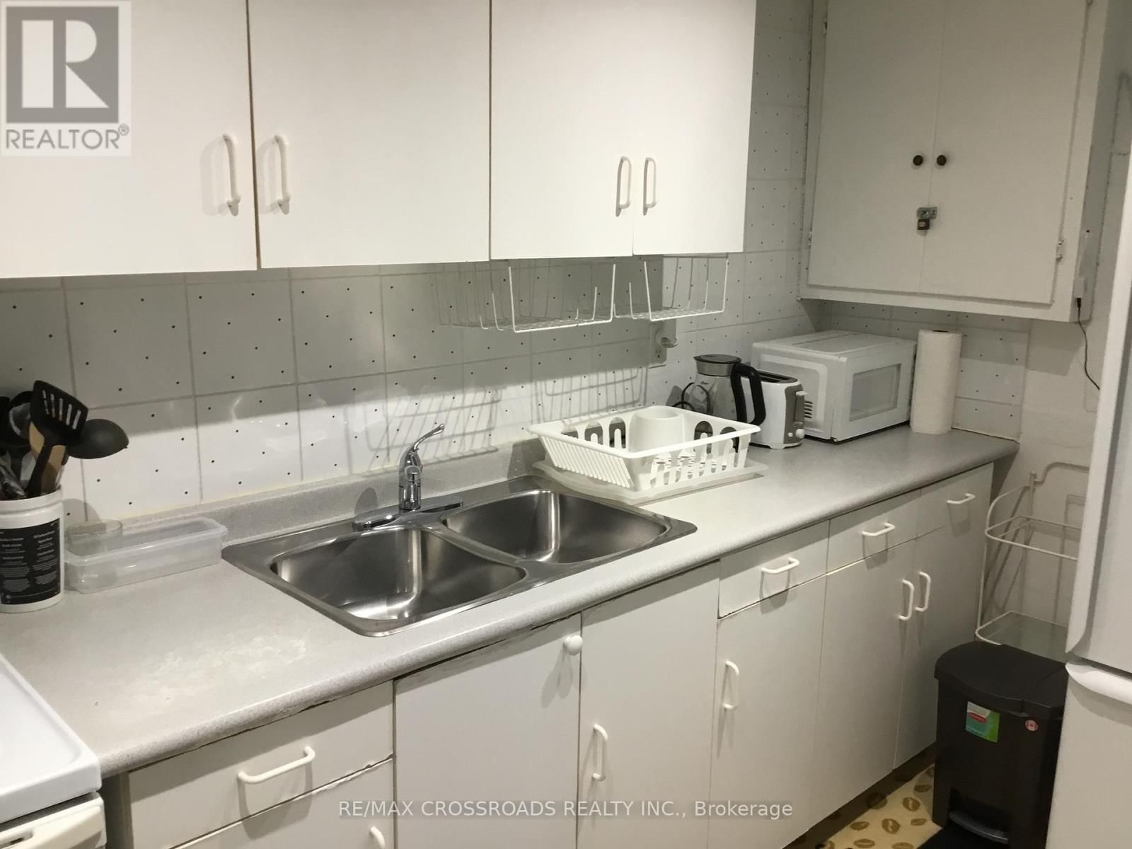 28 SCOTNEY GROVE Image 8