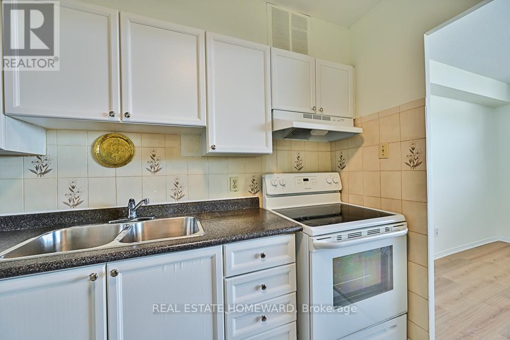 1015 - 2550 PHARMACY AVENUE Image 15