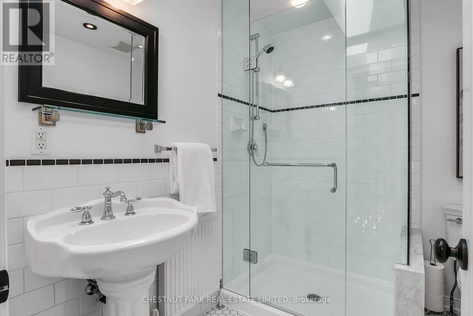 12 CHILTON ROAD Image 24