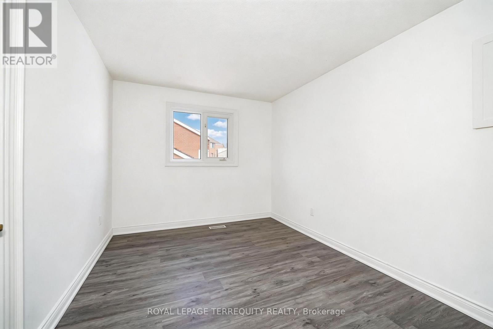 Upper - 51 CHIEFSWOOD SQUARE Image 19