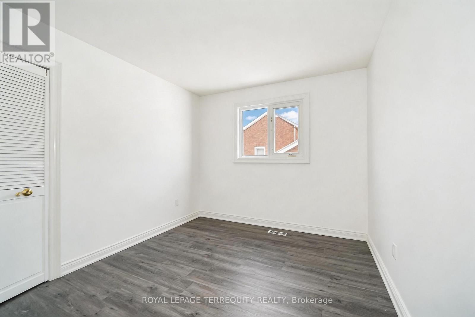 Upper - 51 CHIEFSWOOD SQUARE Image 22