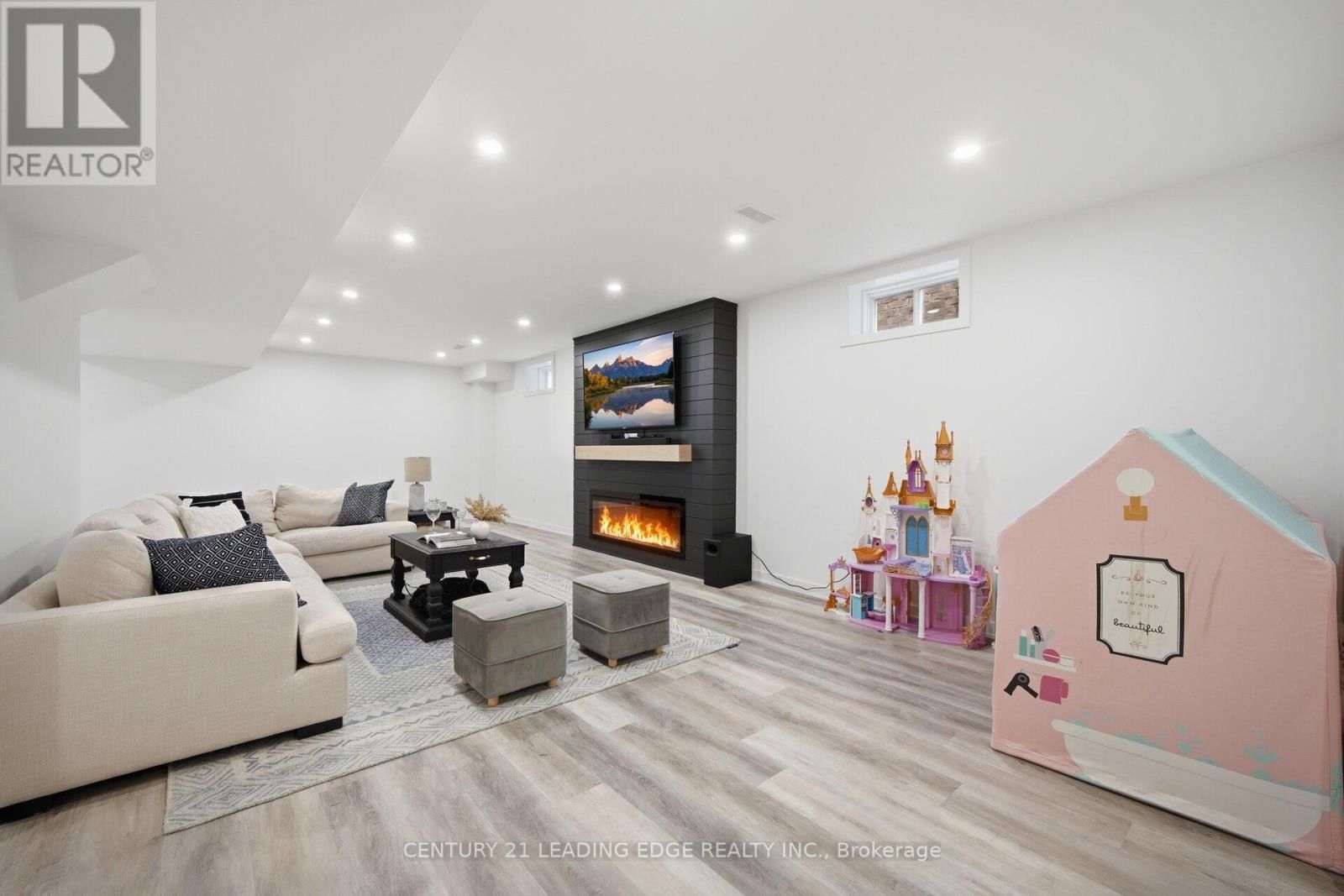 88 FRED JACKMAN AVENUE Image 31