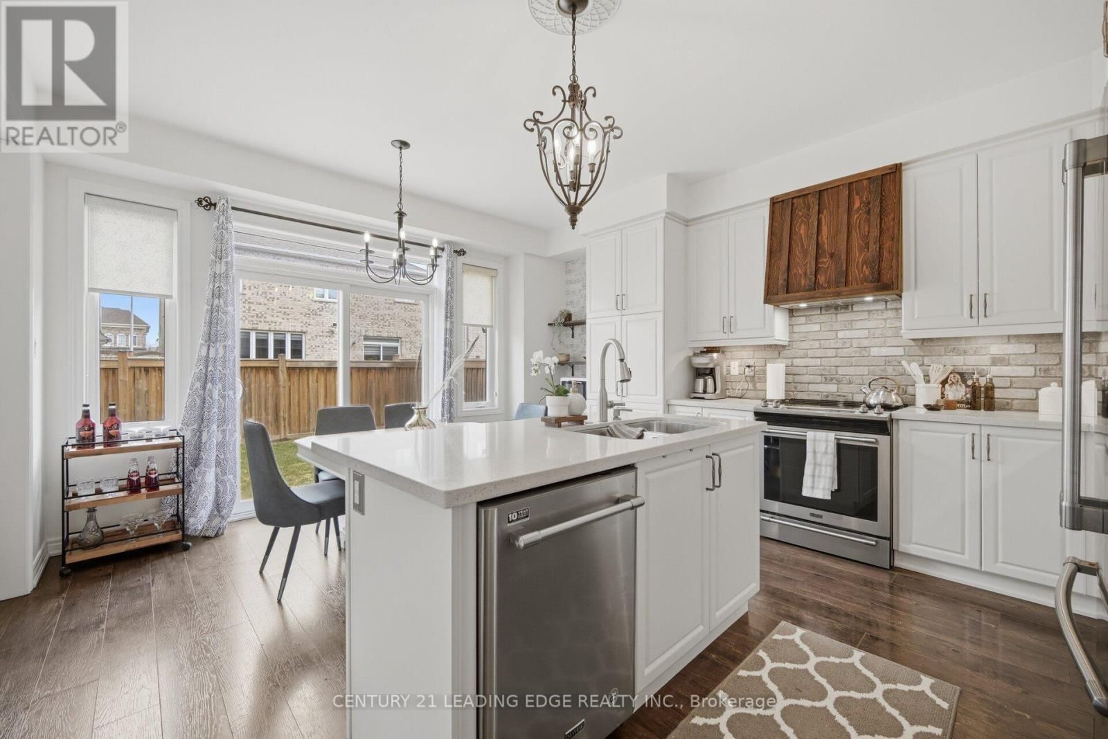 88 FRED JACKMAN AVENUE Image 7