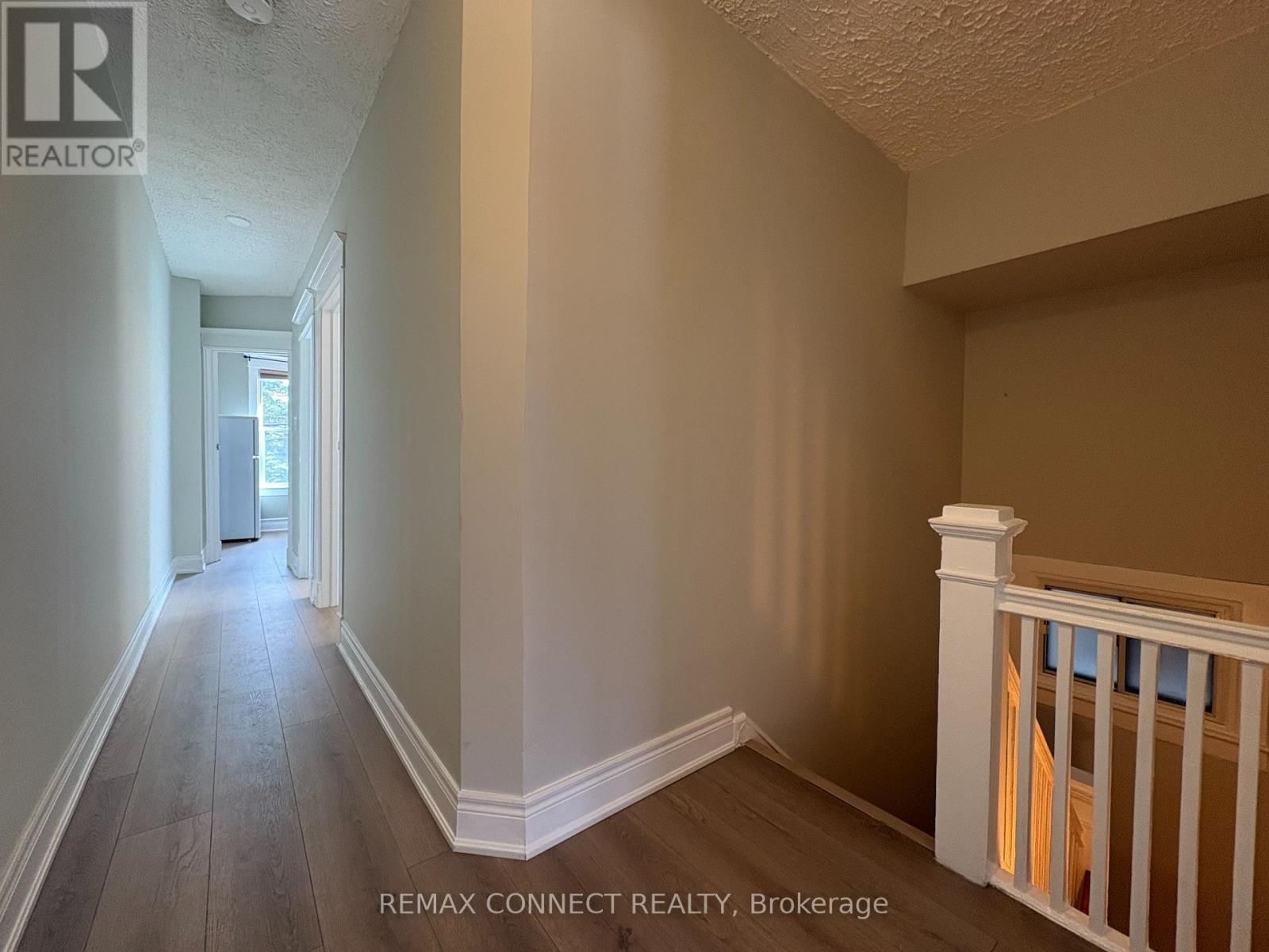 Upper - 847 PAPE AVENUE Image 4