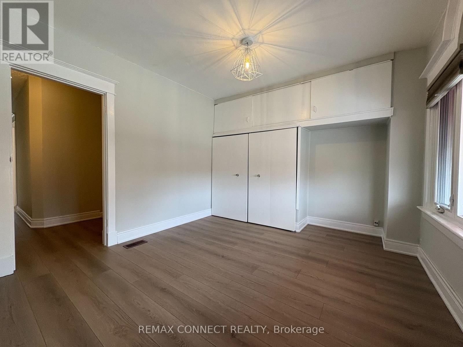 Upper - 847 PAPE AVENUE Image 7