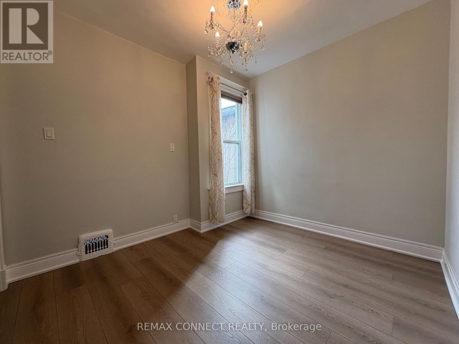 Upper - 847 PAPE AVENUE Image 9