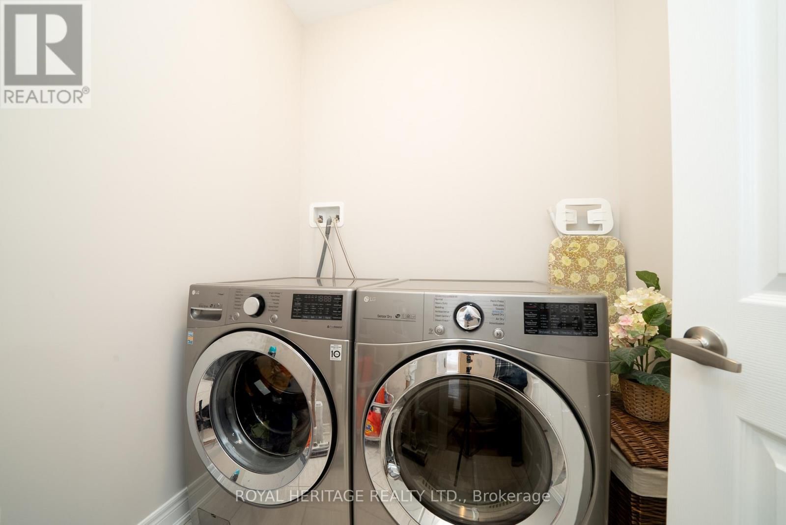 88 BRABIN CIRCLE Image 29