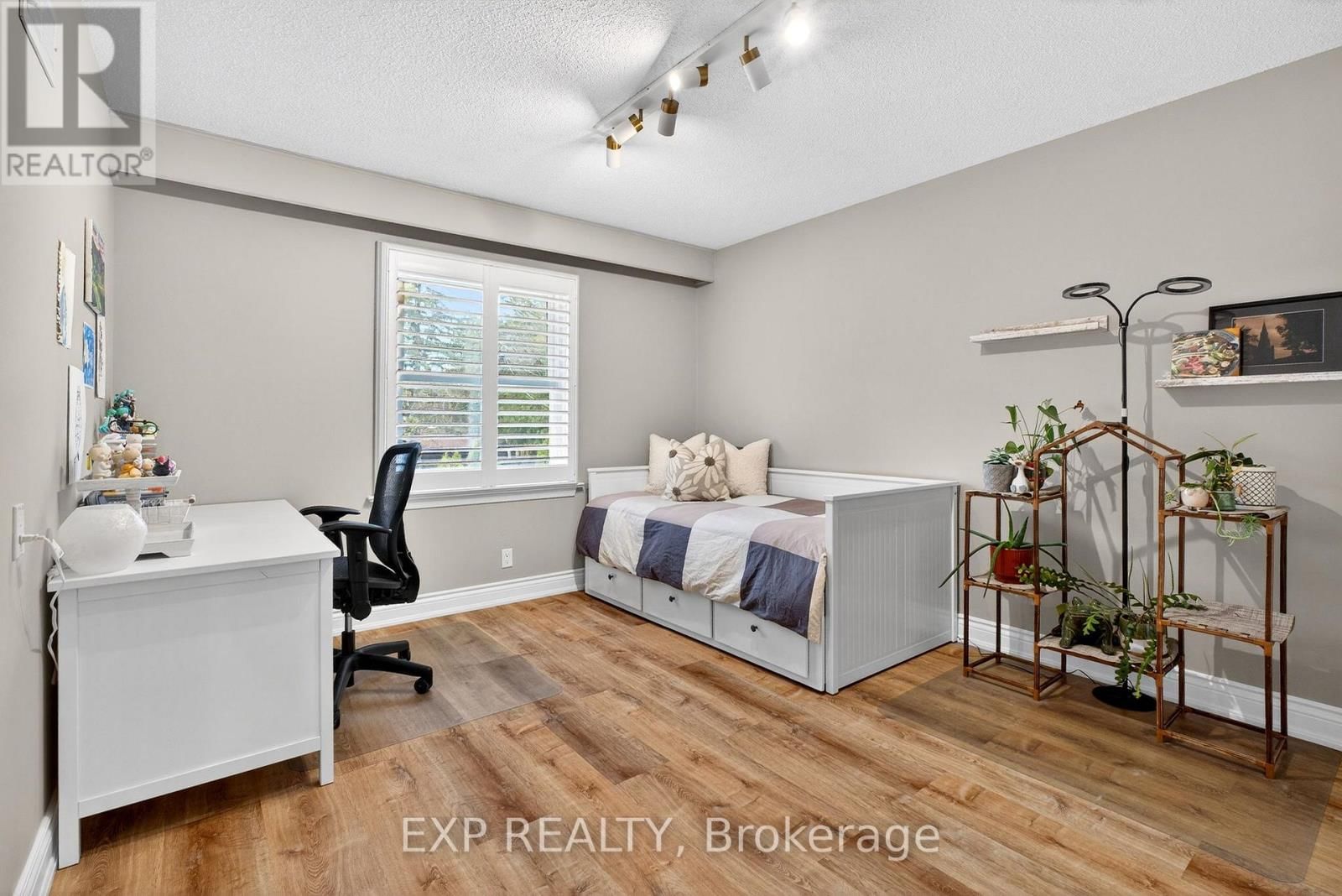 230 GLENWOOD CRESCENT Image 27