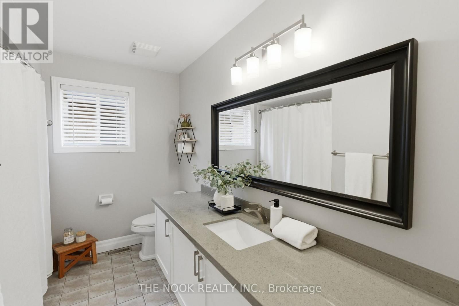 89 HUNTINGTON CRESCENT Image 27