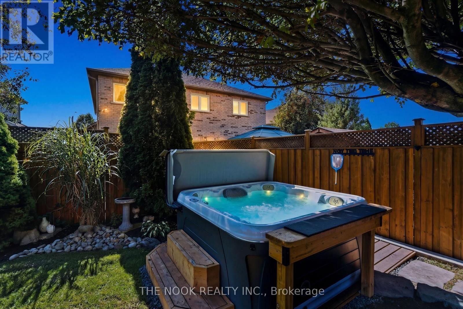 89 HUNTINGTON CRESCENT Image 37