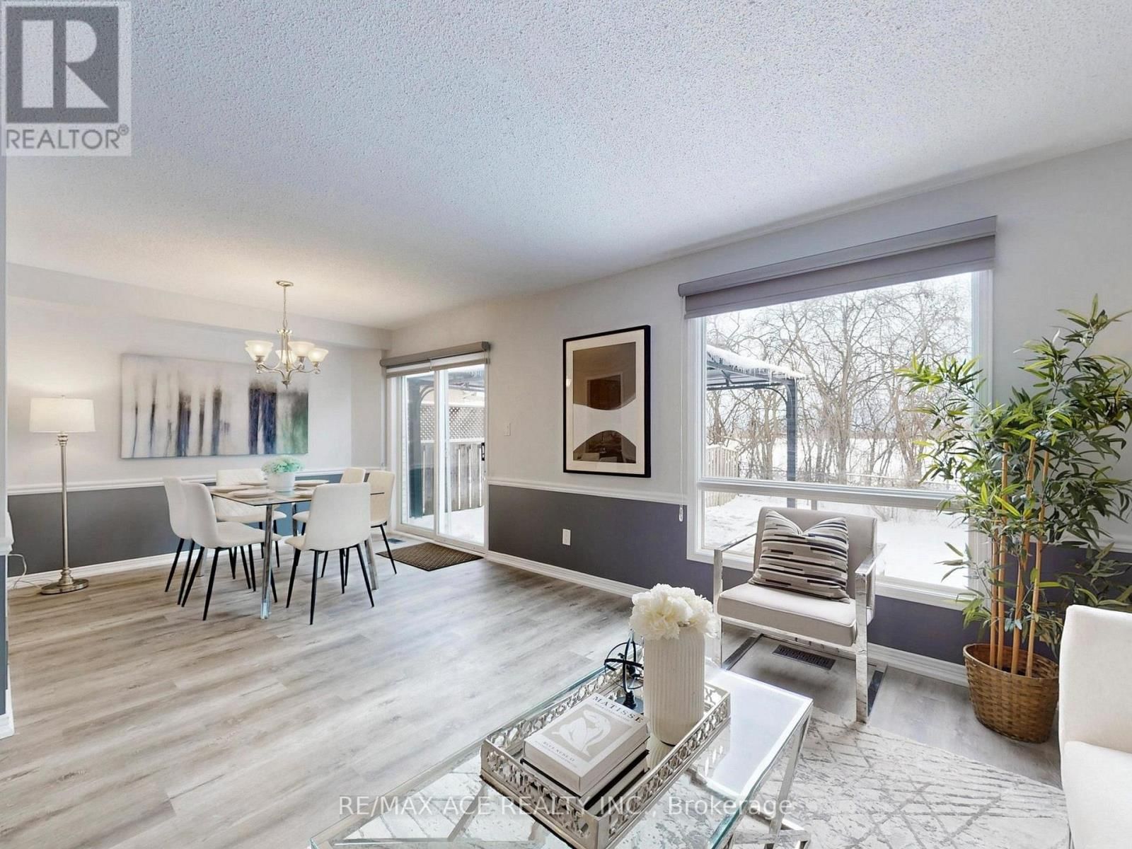 35 STAGEMASTER CRESCENT Image 9