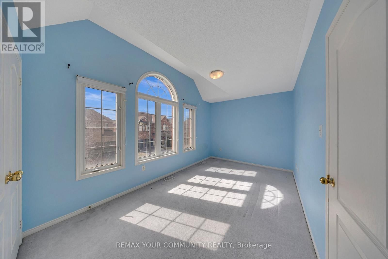 12 WARBURTON DRIVE Image 35