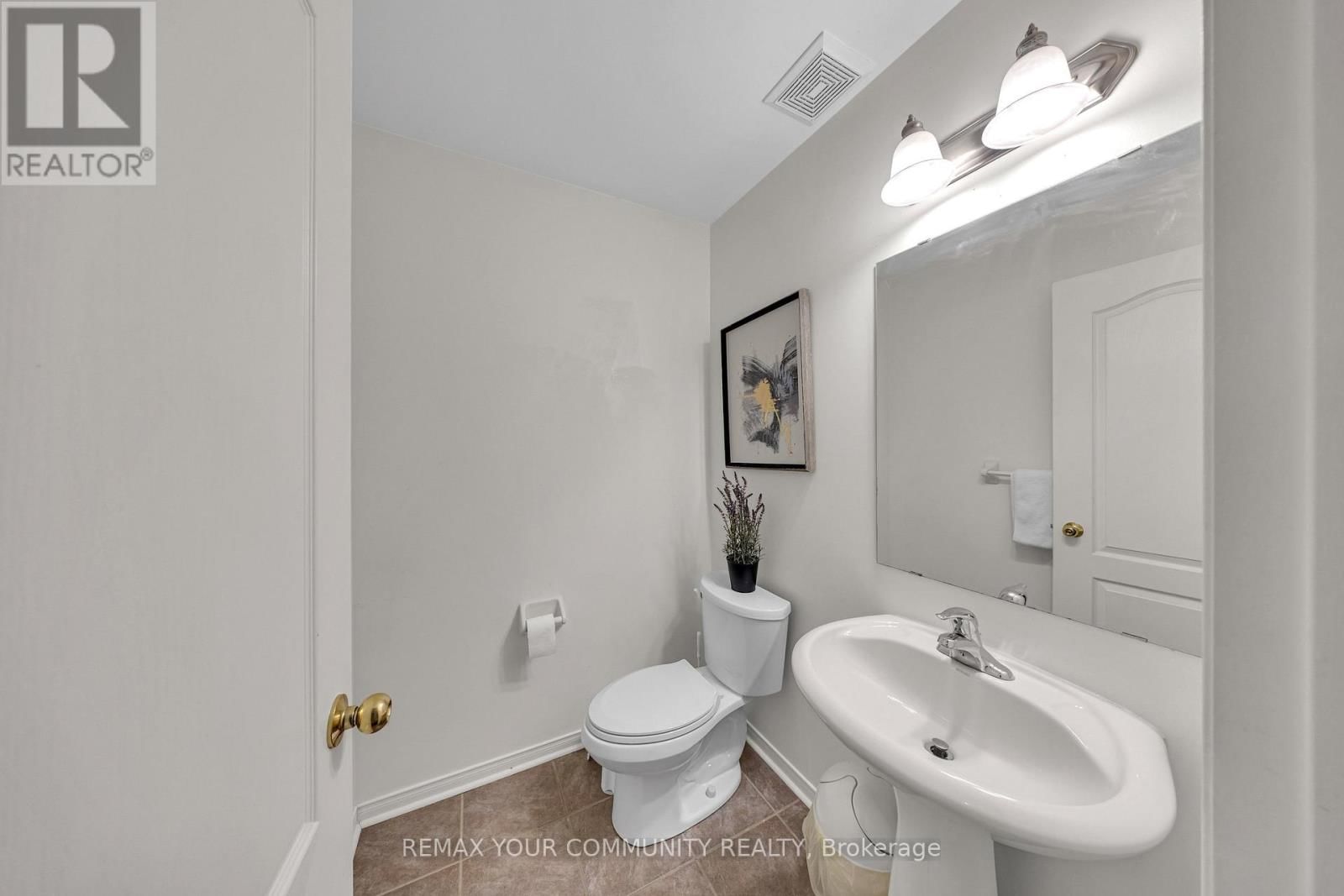 12 WARBURTON DRIVE Image 9