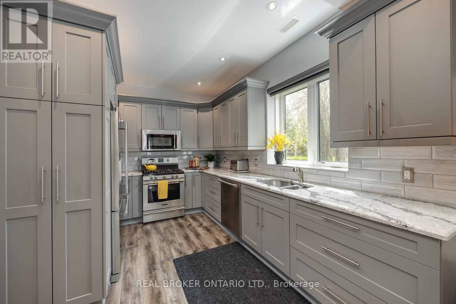 526 VIEW LAKE ROAD Image 8