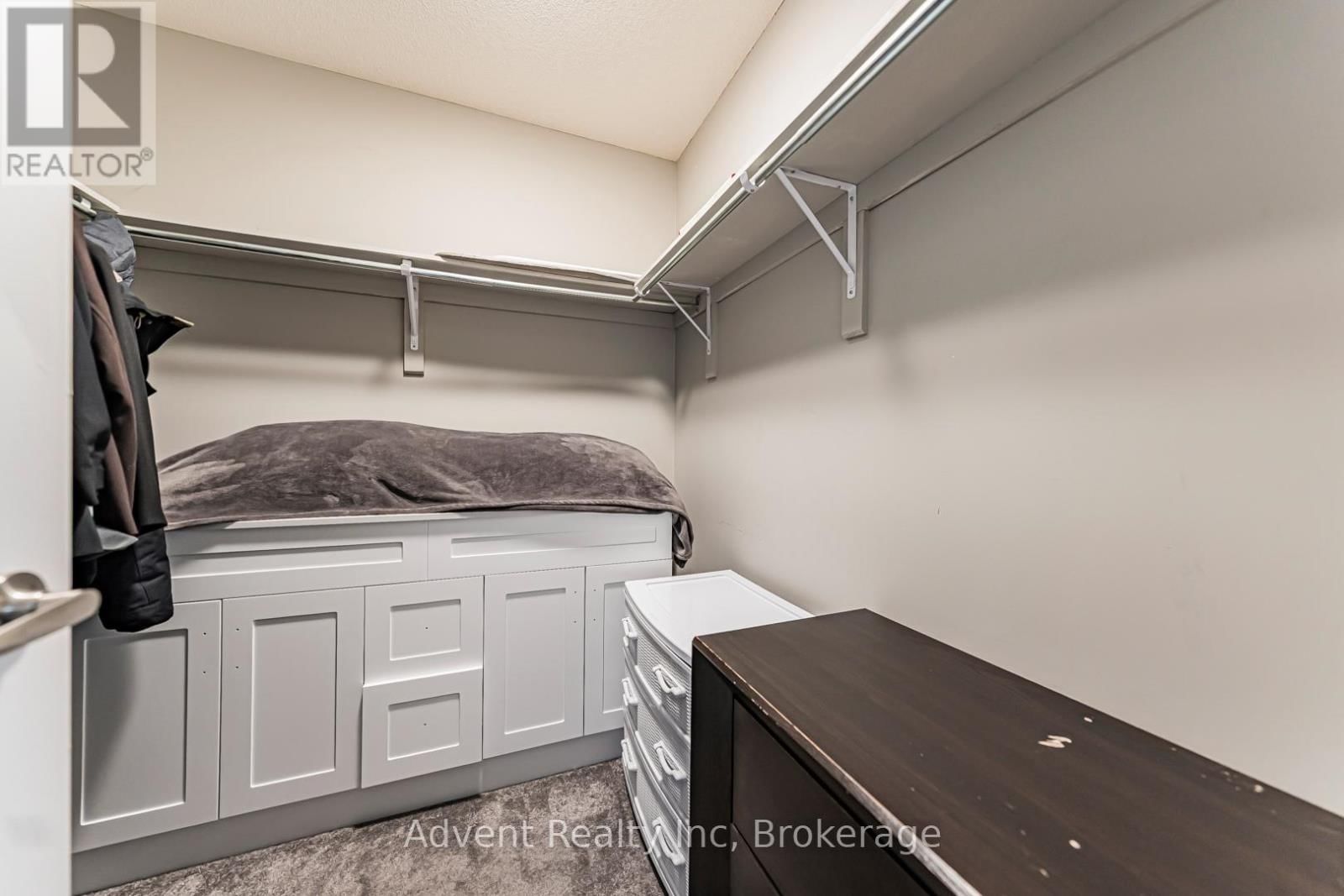 16 HIBBARD DRIVE Image 24