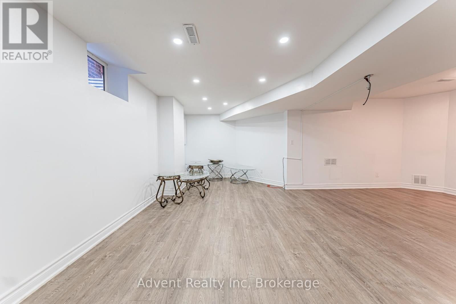 16 HIBBARD DRIVE Image 35