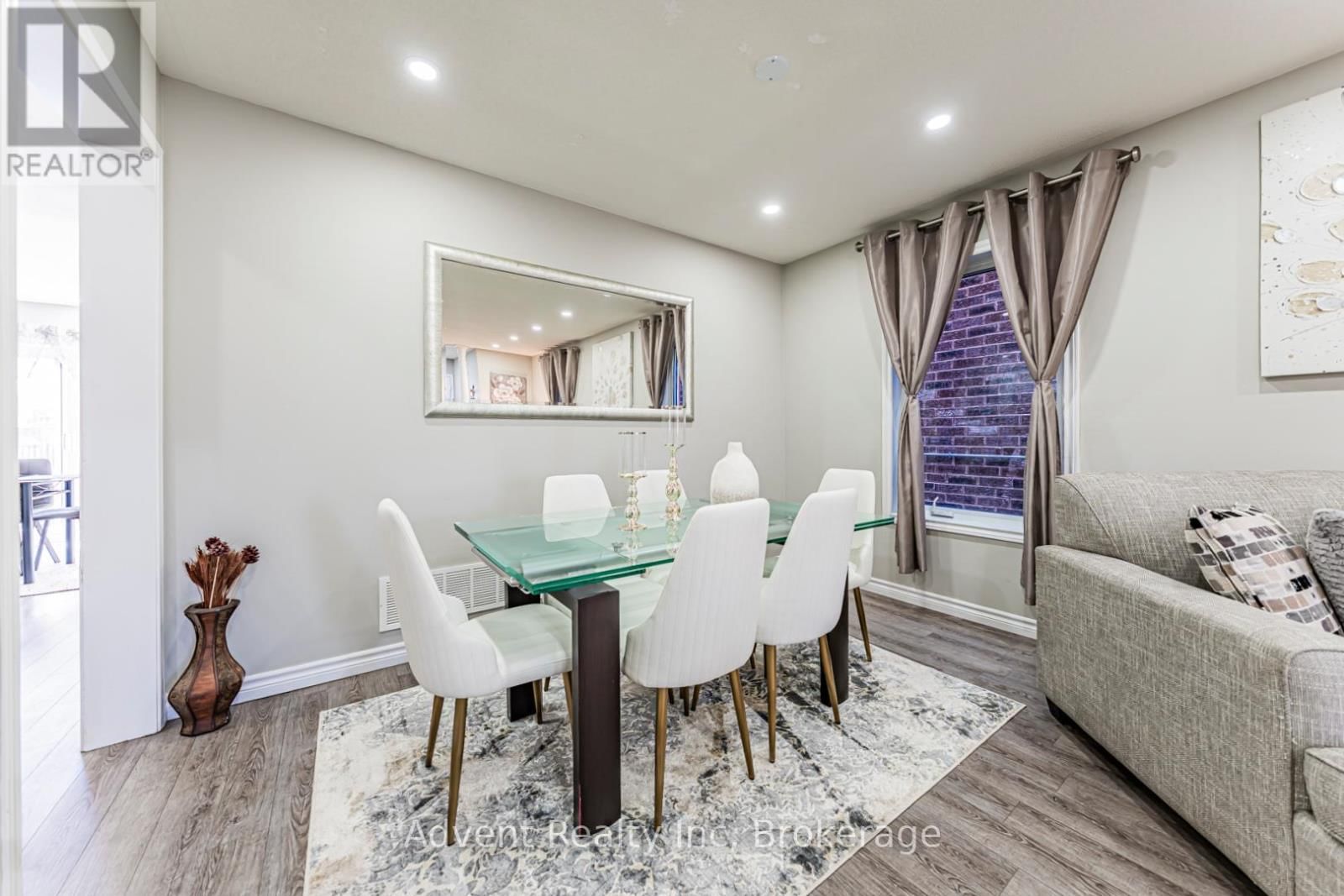 16 HIBBARD DRIVE Image 8