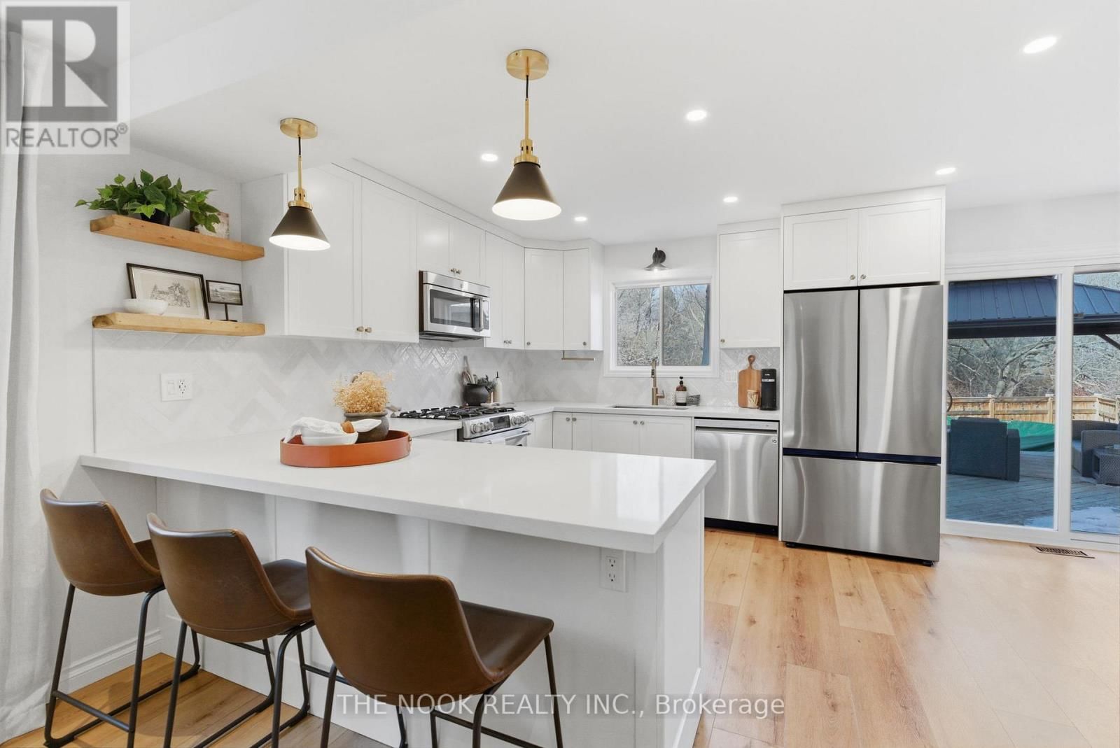 33 ABERNETHY CRESCENT Image 12