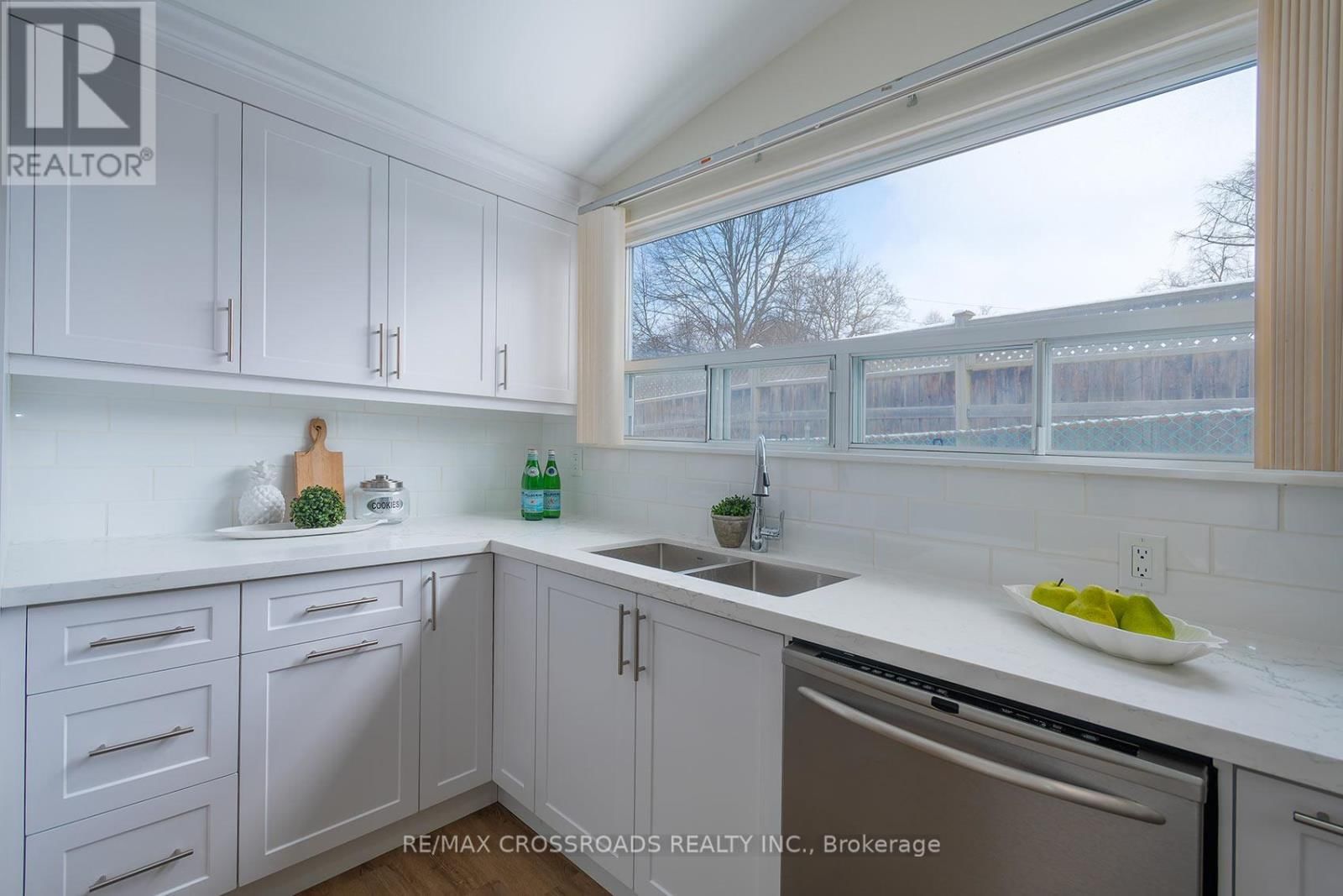 42 BENLEIGH DRIVE Image 12