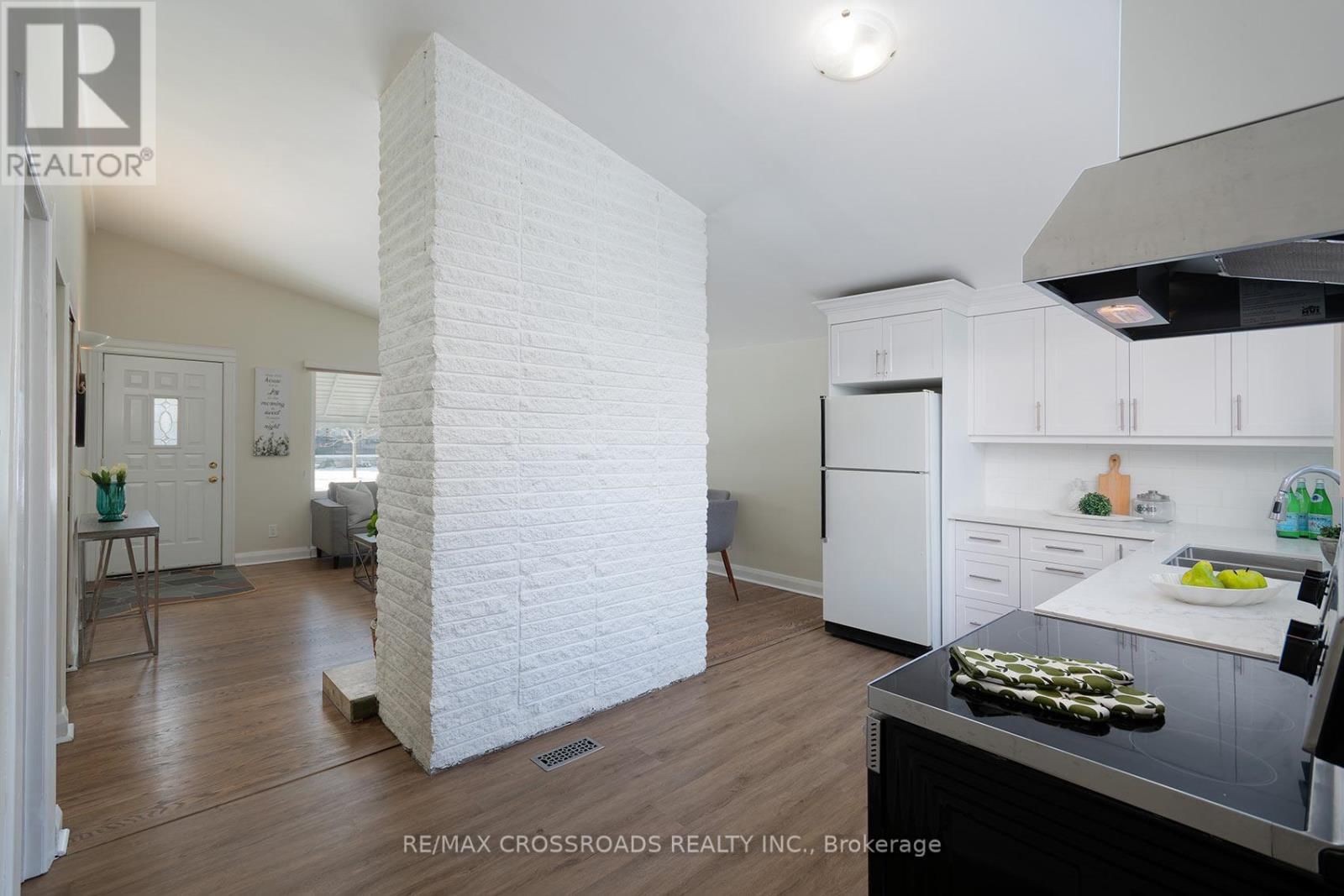 42 BENLEIGH DRIVE Image 13