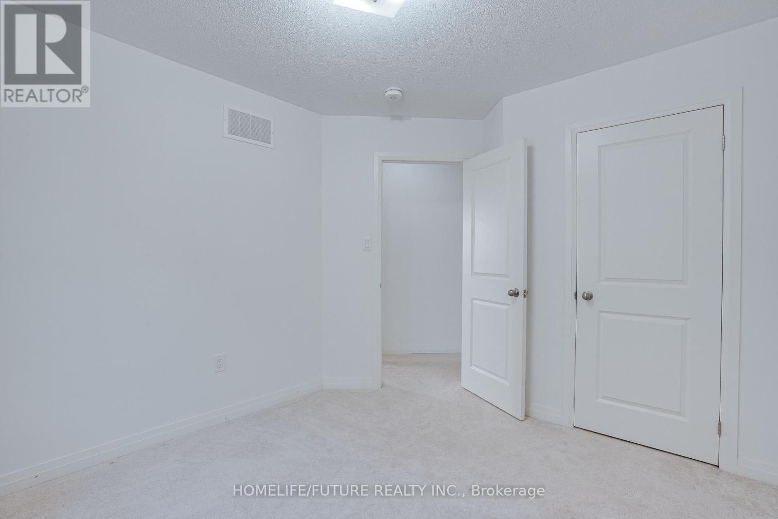 47 CLIPPER LANE Image 24