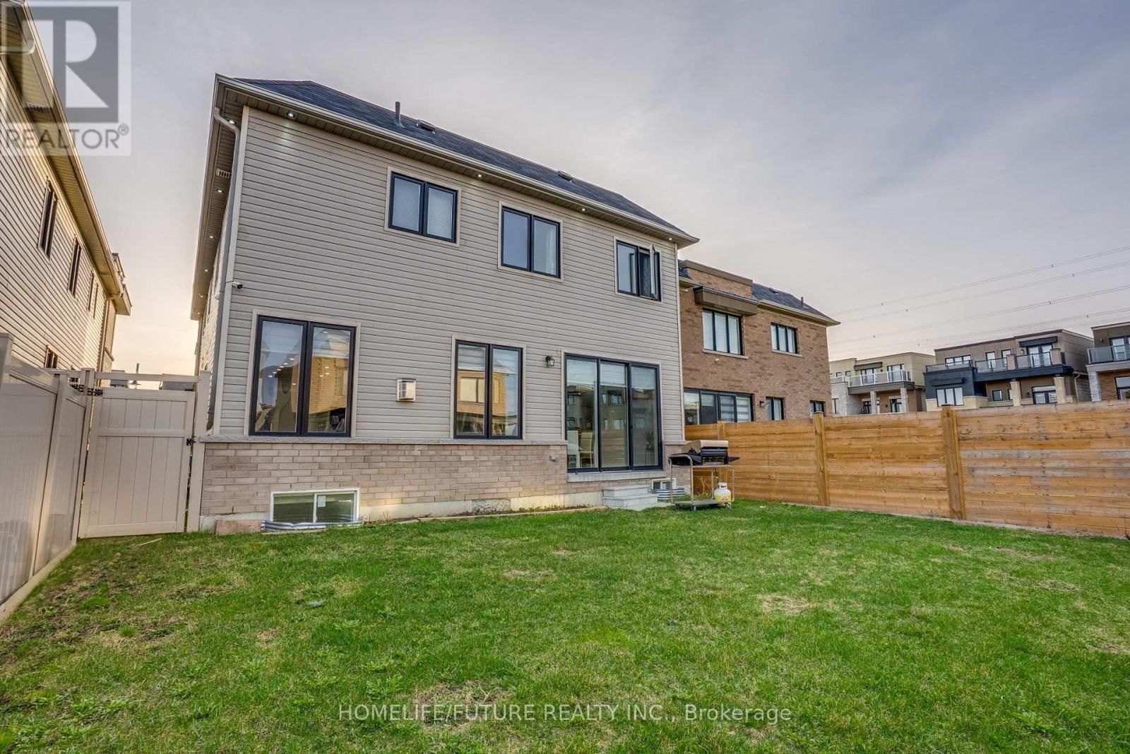 47 CLIPPER LANE Image 32