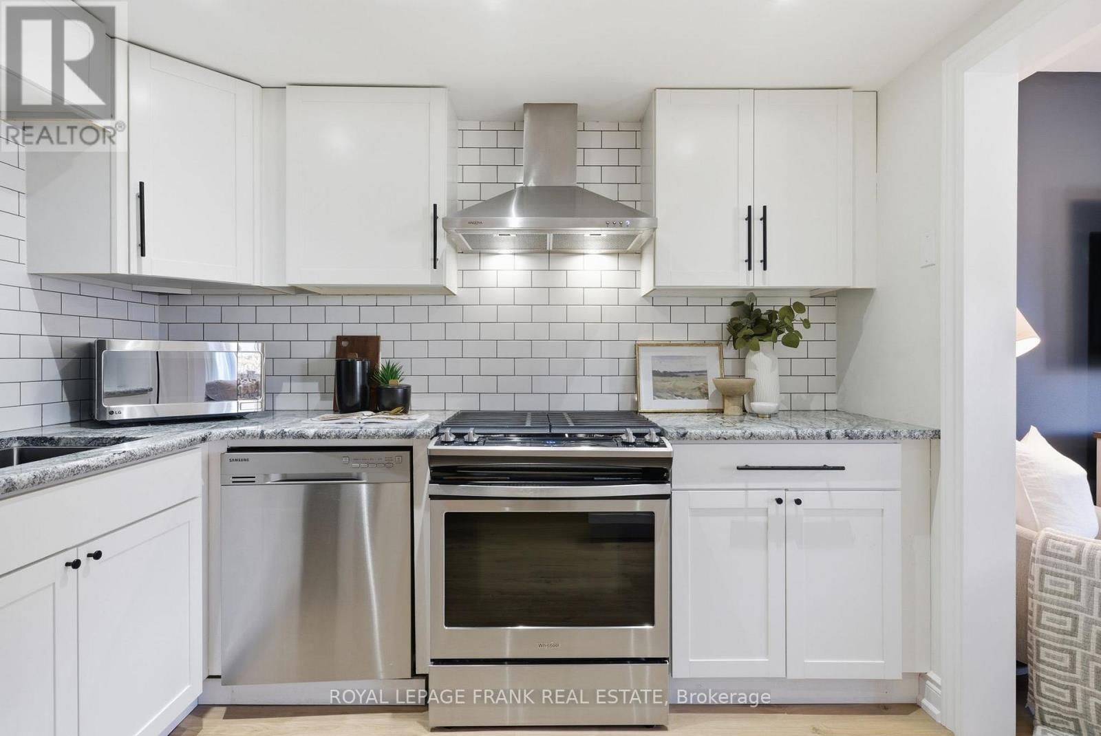 101 TREWIN LANE Image 16