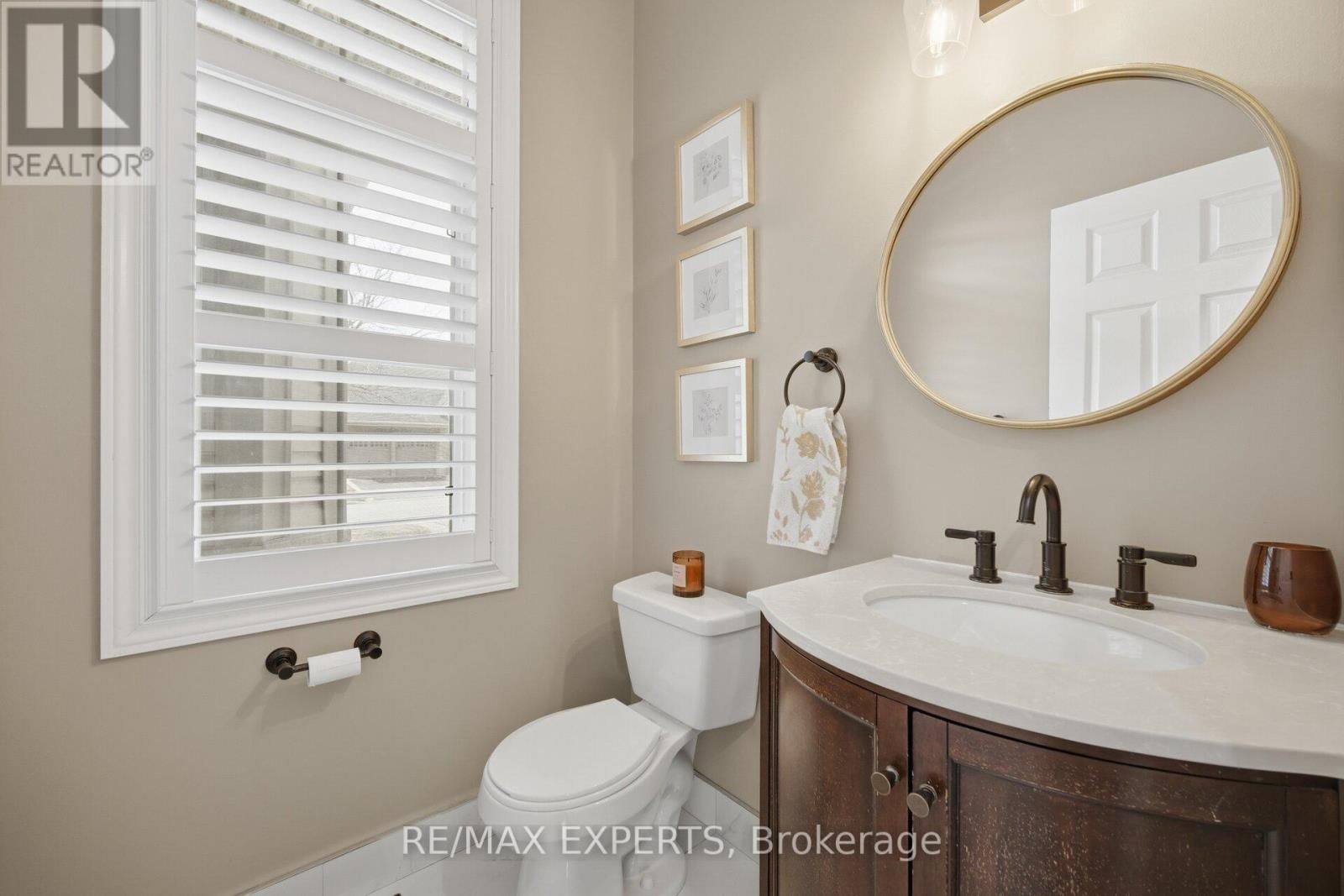 1990 SOLAR PLACE Image 19