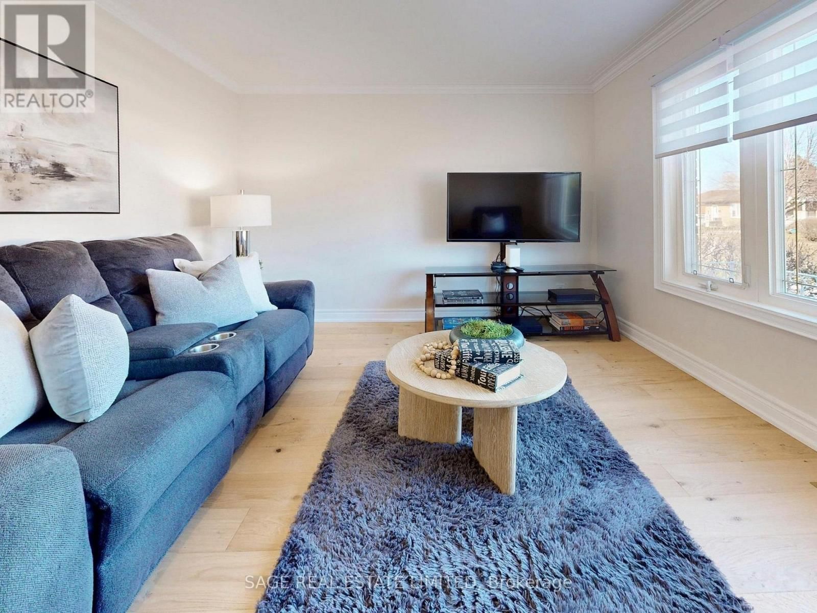 8 LOMBARDY CRESCENT Image 10