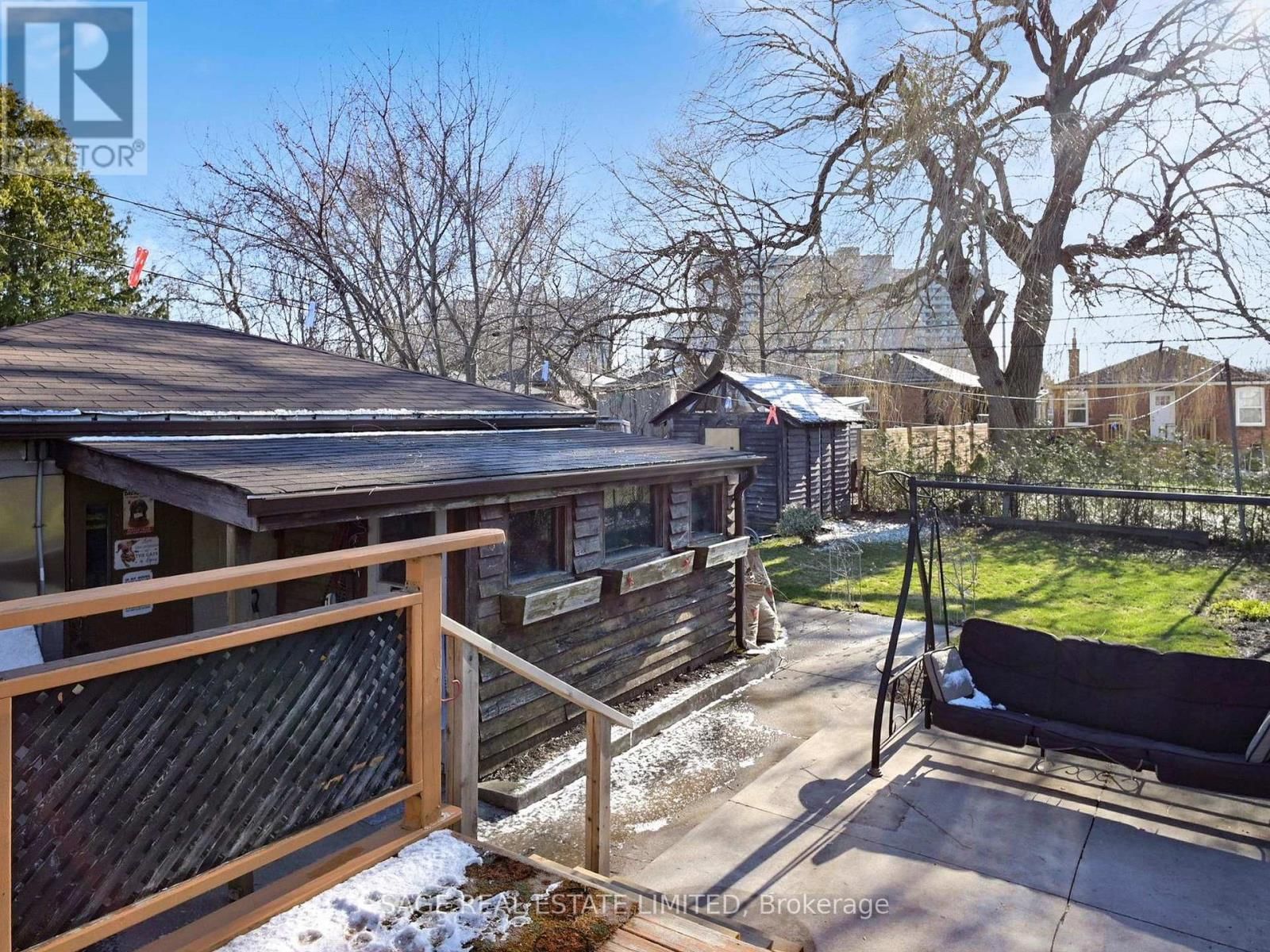 8 LOMBARDY CRESCENT Image 37